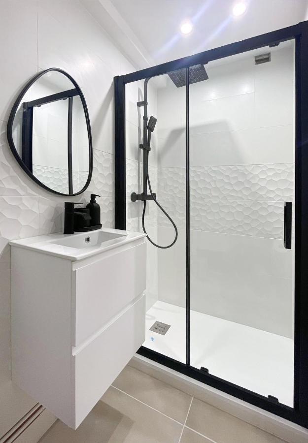 Studio Avec Terrasse - Centre Historique Apartment ก็อง ภายนอก รูปภาพ