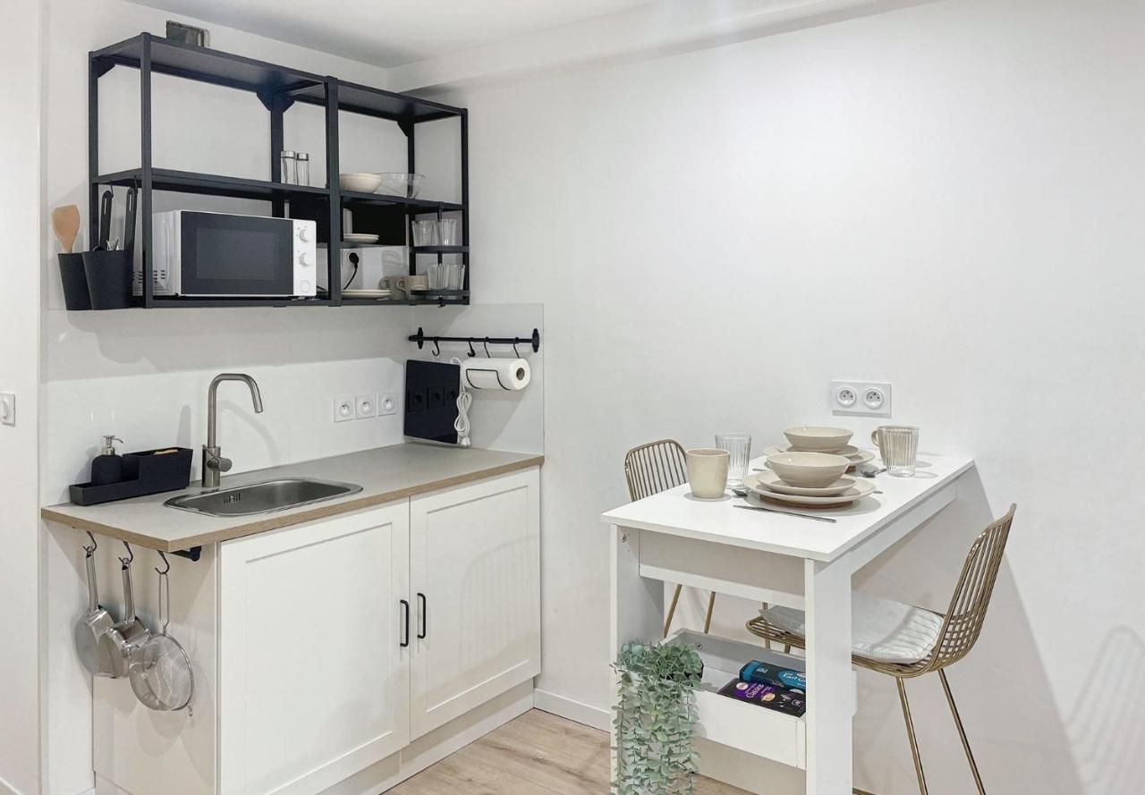 Studio Avec Terrasse - Centre Historique Apartment ก็อง ภายนอก รูปภาพ